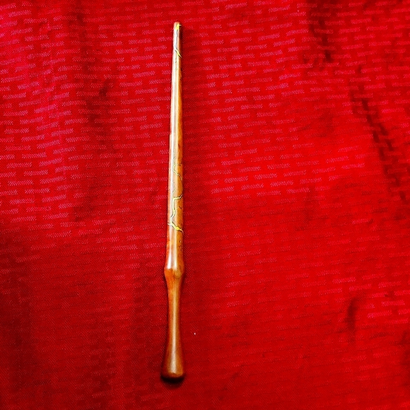 Hand crafted wooden "Harry Potter" type wooden wand (Black Cherry) - Picture 1 of 3
